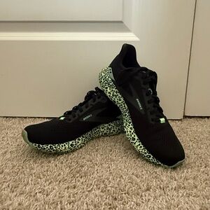Brooks Running Shoes with Mint Leopard Midsole - Size 7